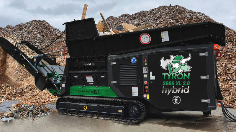 HAAS Tyron hybrid bei Huber Recyclingtechnik GmbH